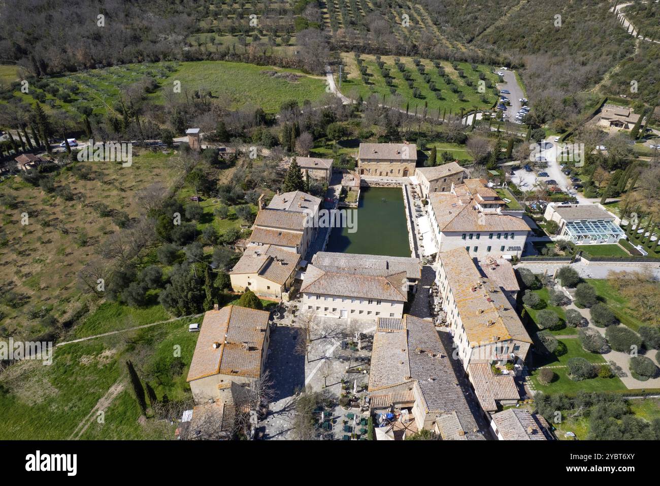 Luftbilddokumentation des alten Dorfes Bagno Vignoni in der Toskana (Italien) Stockfoto