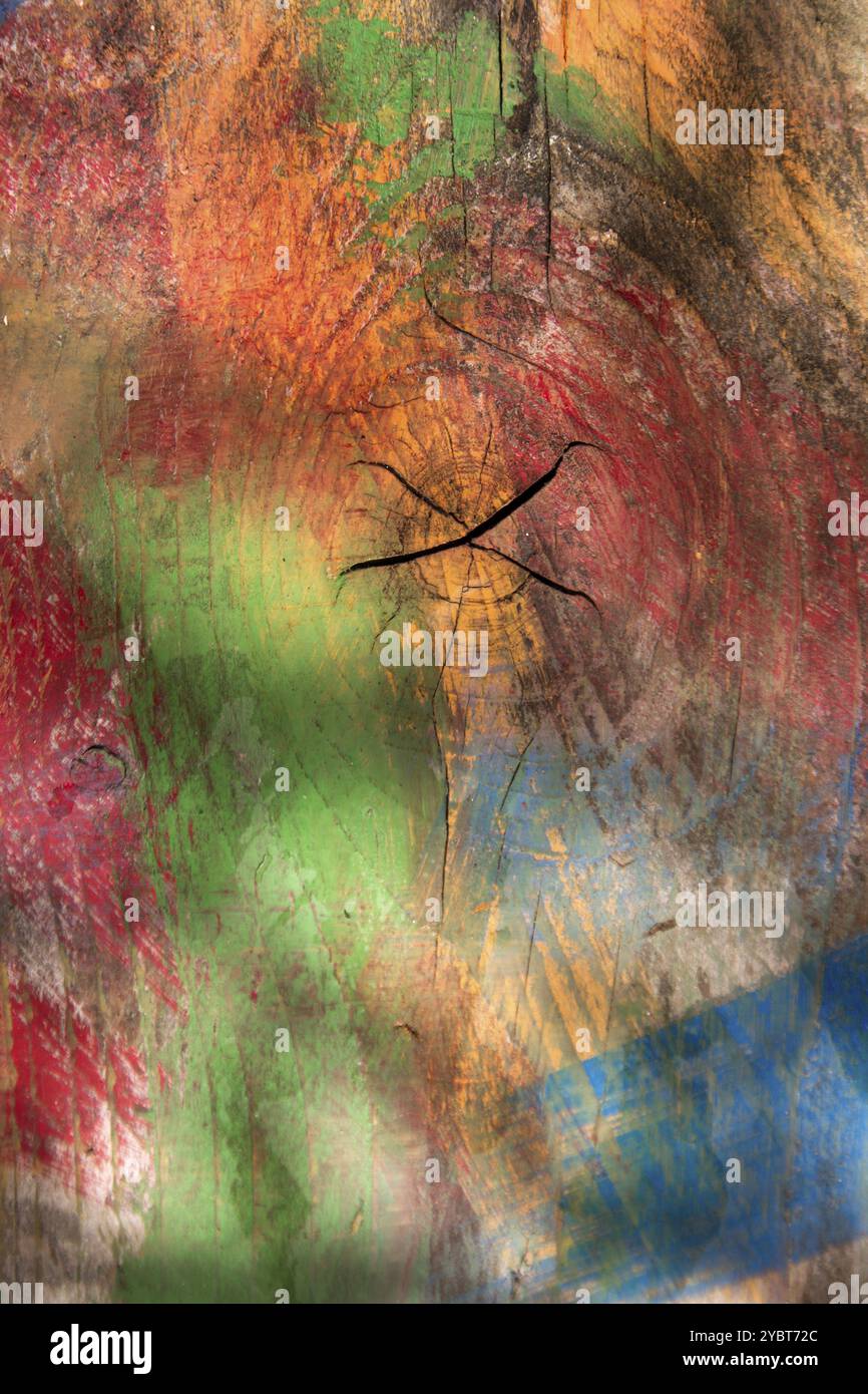 Hintergrund von Holzbrettern mit gemischten Farben gefärbt Stockfoto