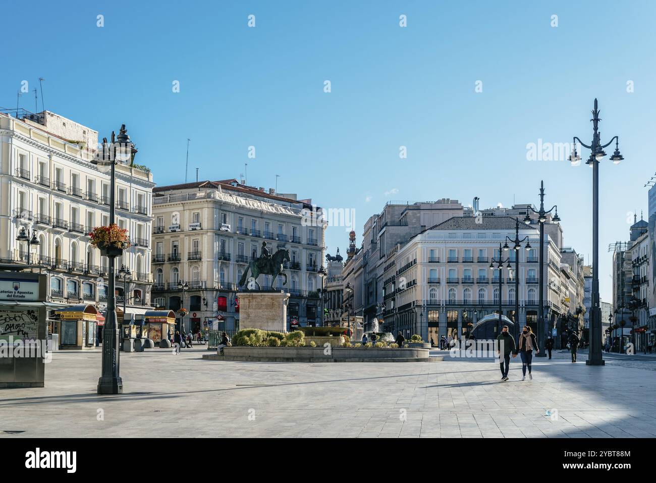 Madrid, Spanien, 3. Oktober 2020: Der Platz Puerta del Sol im Zentrum von Madrid, ist der wichtigste öffentliche Raum der Stadt. Blick auf das leere Quadrat durin Stockfoto