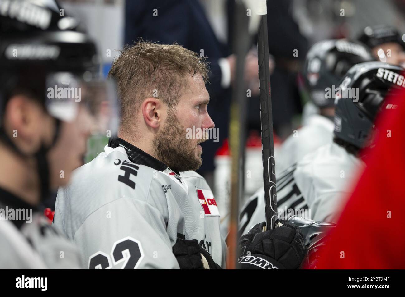 PSD Bank Dome, Düsseldorf, Nordrhein-Westfalen, Parker Tuomie (Koelner Haie, #62), PENNY DEL, Duesseldorfer EG-Koelner Haie am 18.10.2024 bei der P Stockfoto