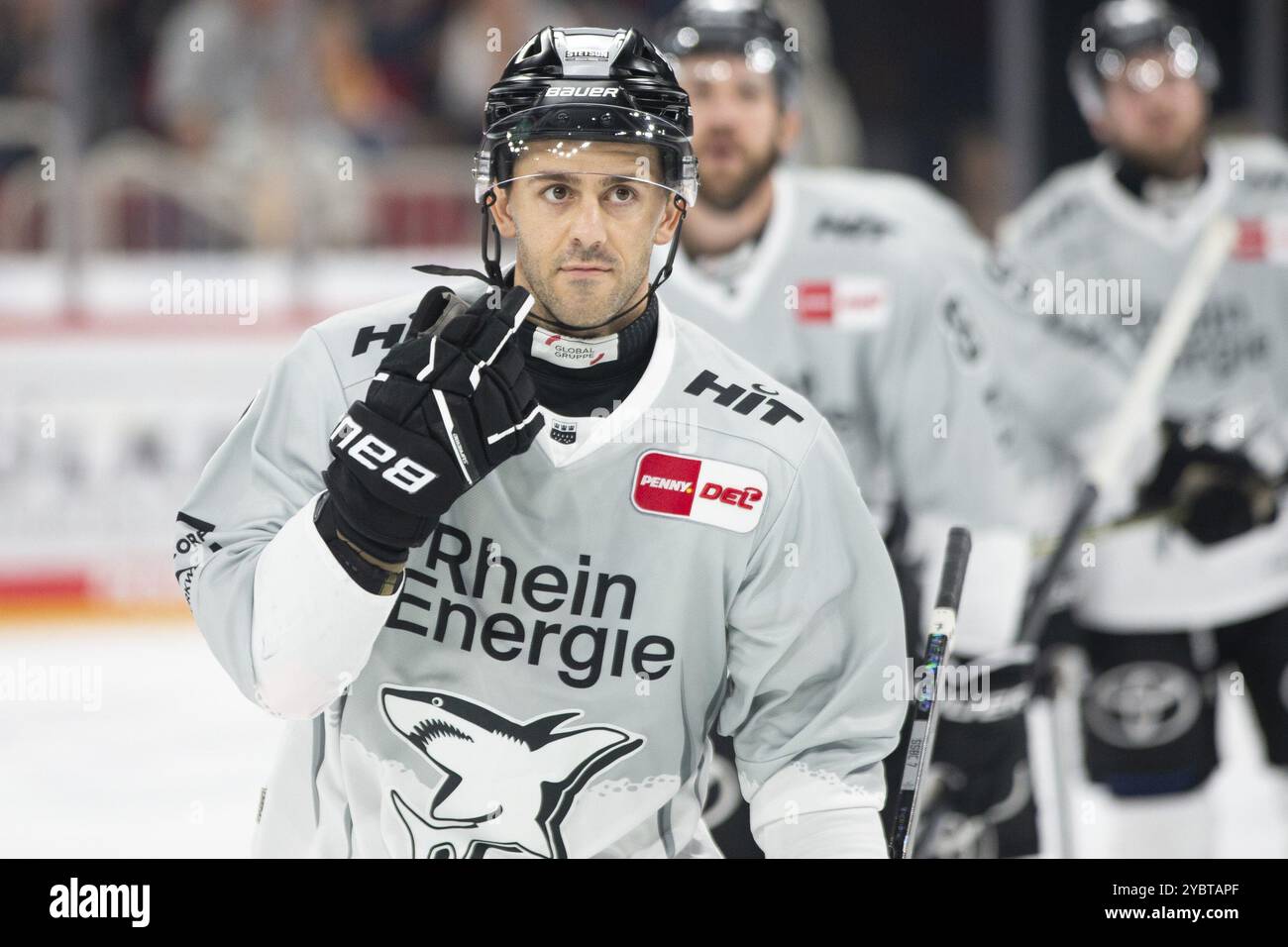 PSD Bank Dome, Düsseldorf, Nordrhein-Westfalen, Nick Bailen (Koelner Haie, #7), PENNY DEL, Duesseldorfer EG-Koelner Haie am 18.10.2024 beim PSD Stockfoto