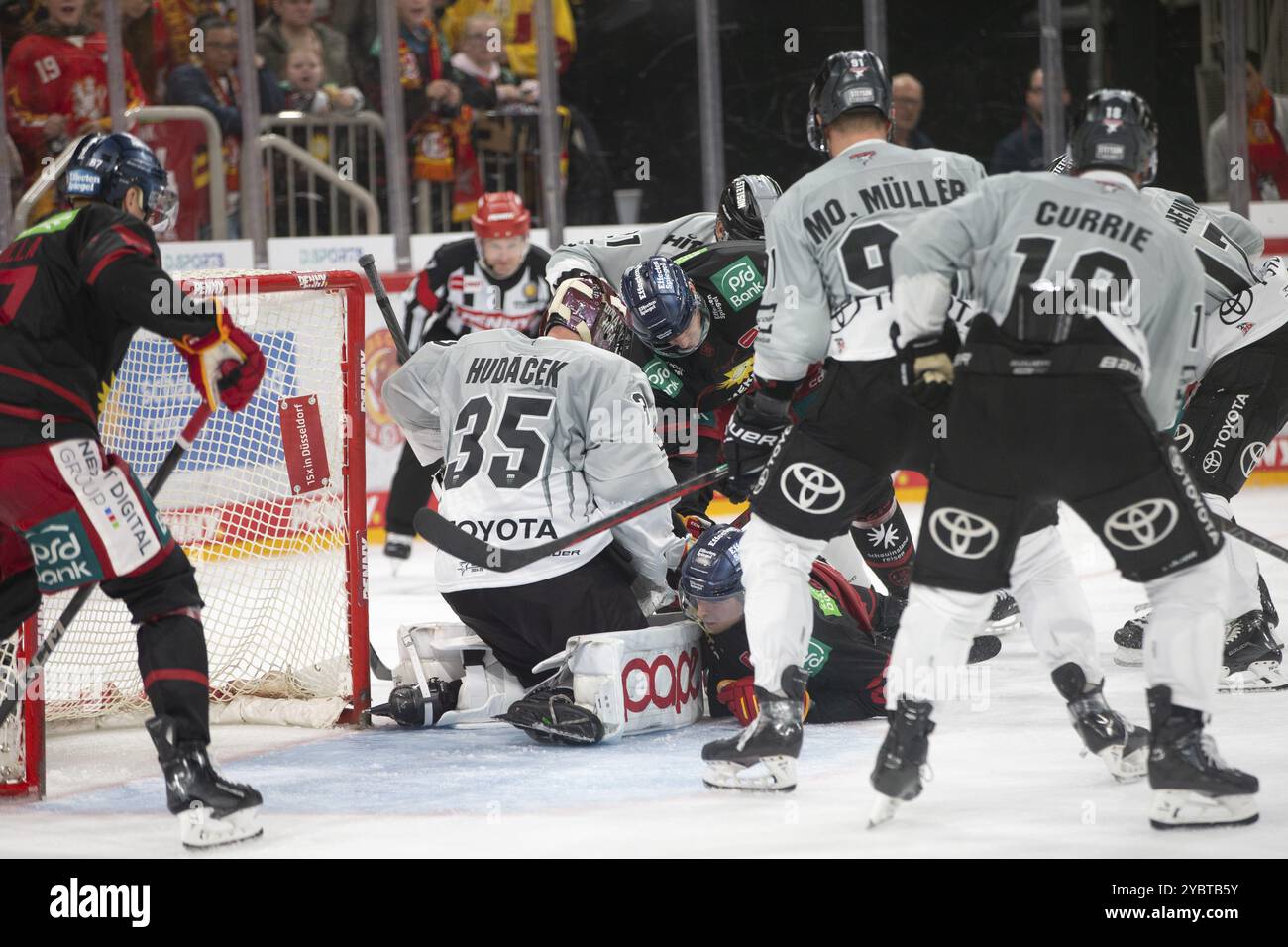 PSD Bank Dome, Düsseldorf, Nordrhein-Westfalen, Julius Hudacek (Koelner Haie, #35), PENNY DEL, Duesseldorfer EG-Koelner Haie am 18.10/2024 Stockfoto