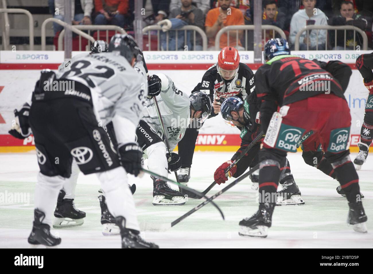 PSD Bank Dome, Düsseldorf, Nordrhein-Westfalen, Kai Juergens (Linesmen, #85), Robin van Calster (Koelner Haie, Nr. 5), PENNY DEL, Duesseldorfer EG-Ki¿½ Stockfoto