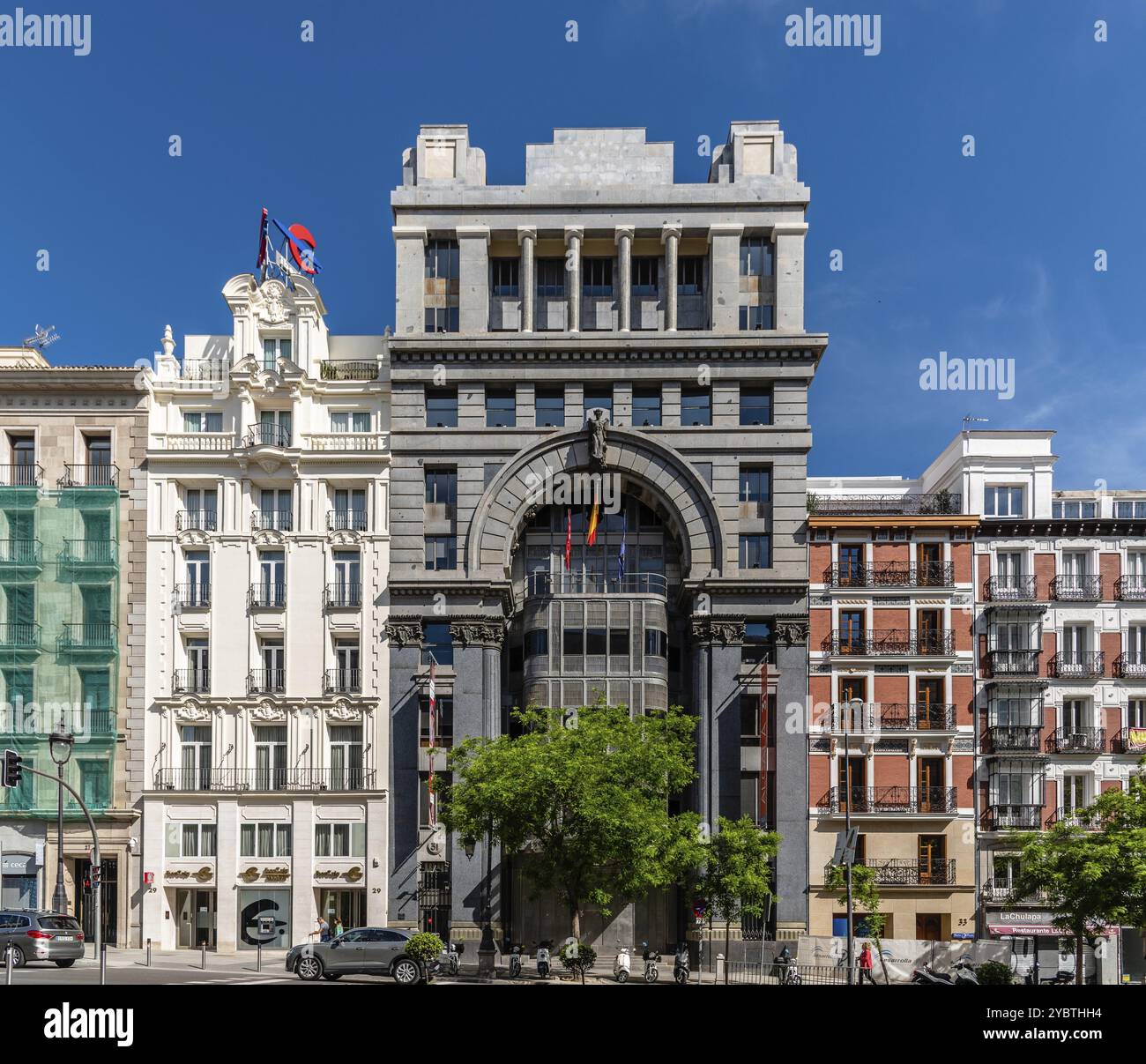 Madrid, Spanien, 8. Mai 2021: Das Gebäude der Handelsbank in der Alcala-Straße vom Architekten Antonio Palacios, Europa Stockfoto