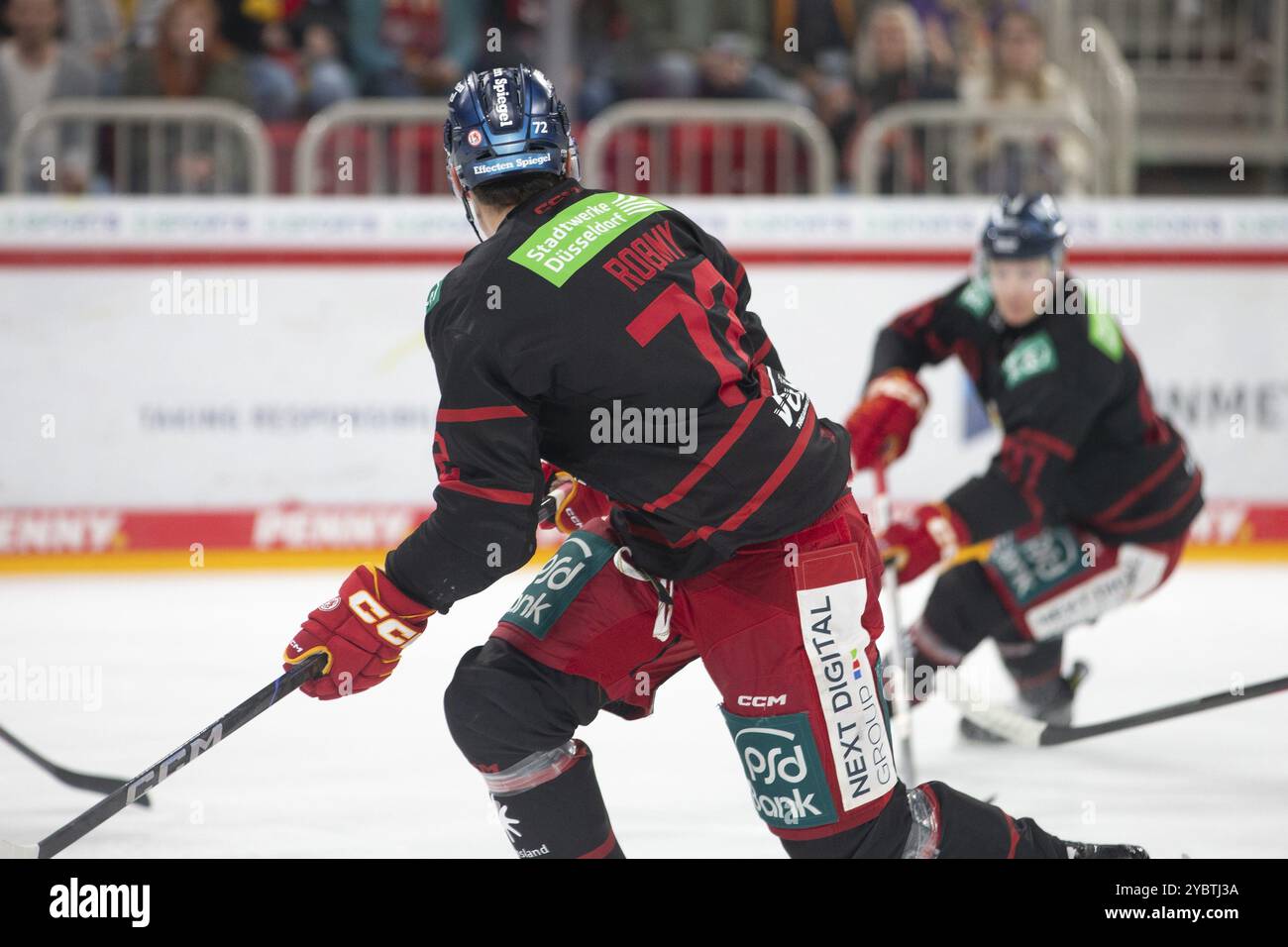PSD Bank Dome, Düsseldorf, Nordrhein-Westfalen, Bennet Rossmy (Duesseldorfer EG, #72), PENNY DEL, Duesseldorfer EG-Koelner Haie am 10/2024 in t Stockfoto