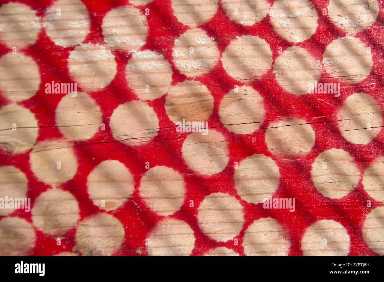 Hintergrund hölzerne Basis mit farbigen Kreisen der roten Farbe Stockfoto