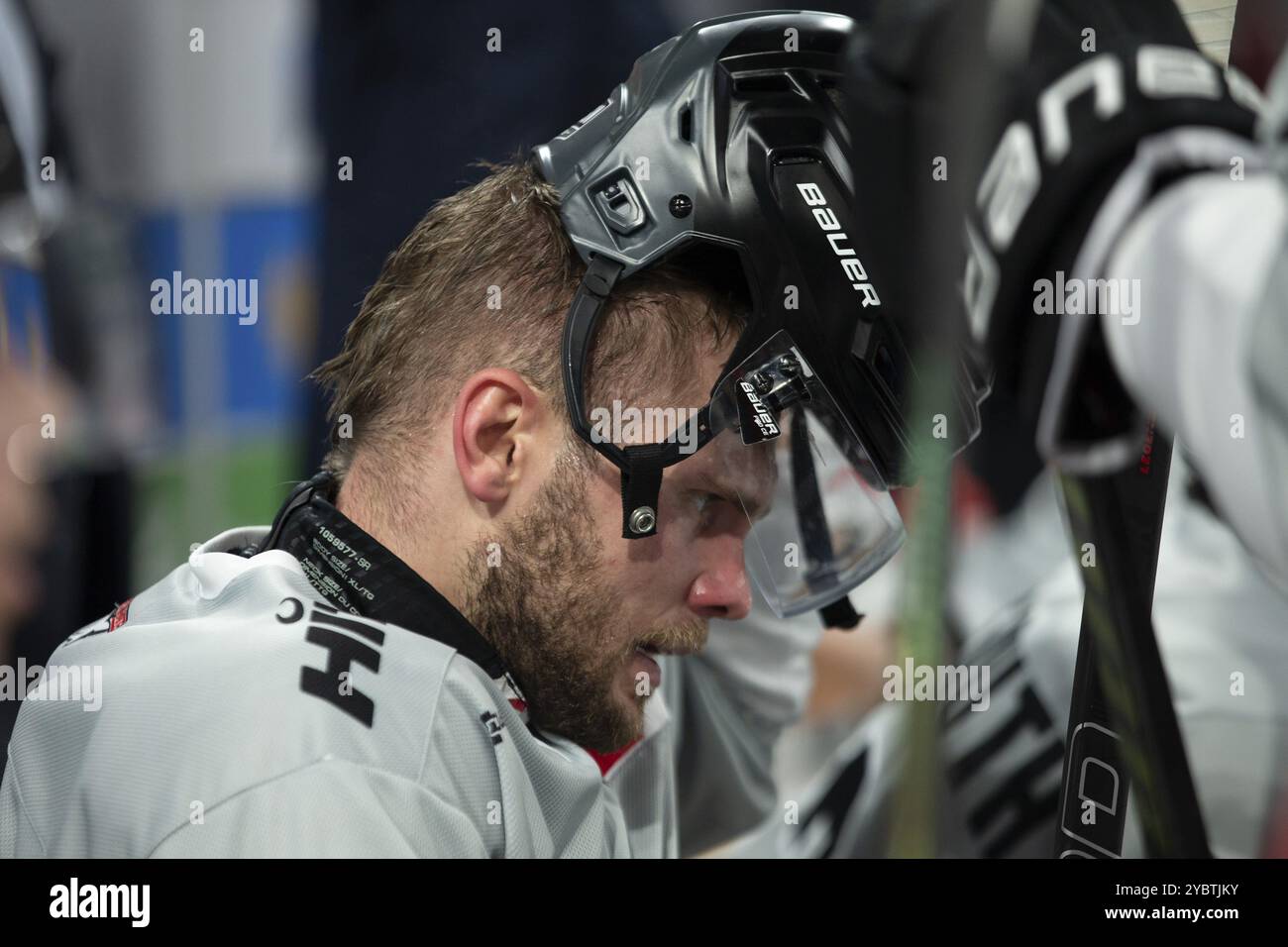 PSD Bank Dome, Düsseldorf, Nordrhein-Westfalen, Parker Tuomie (Koelner Haie, #62), PENNY DEL, Duesseldorfer EG-Koelner Haie am 18.10.2024 bei der P Stockfoto