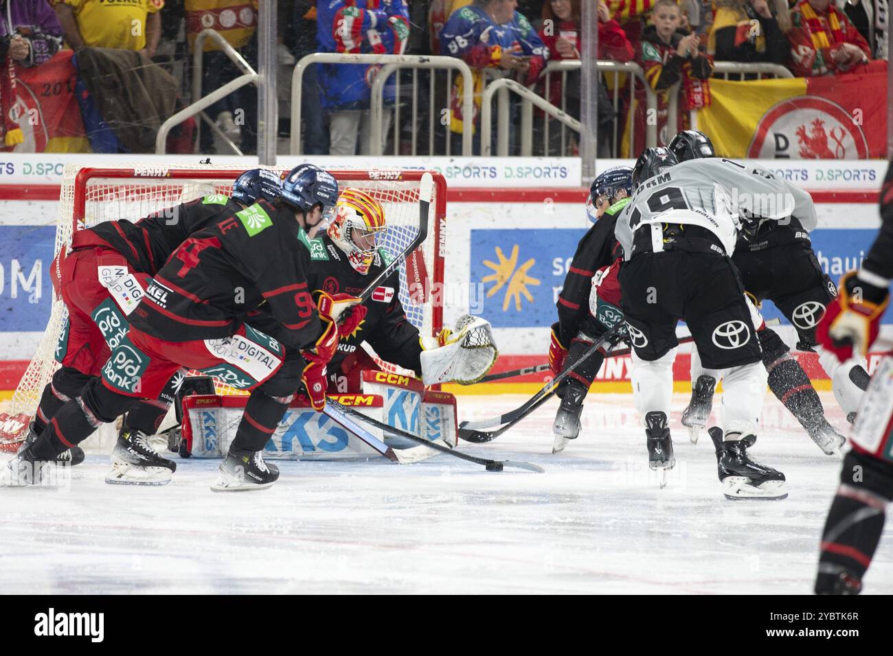 PSD Bank Dome, Düsseldorf, Nordrhein-Westfalen, Nikita Quapp (Duesseldorfer EG, #33), PENNY DEL, Duesseldorfer EG-Koelner Haie am 18.10/2024, Th Stockfoto