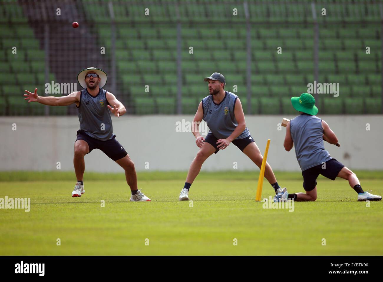 Das South Africa Team nimmt am 19. Oktober 2024 an einem Training im Sher-e-Bangla National Cricket Stadium (SBNCS) in Mirpur, Dhaka, Bangladesch Teil. Als Th Stockfoto