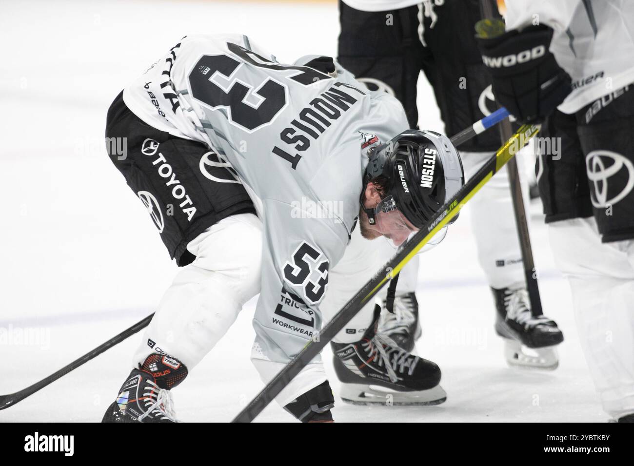 PSD Bank Dome, Düsseldorf, Nordrhein-Westfalen, Adam Almquist (Koelner Haie, #53), PENNY DEL, Duesseldorfer EG-Koelner Haie am 18.10/2024 in der P Stockfoto