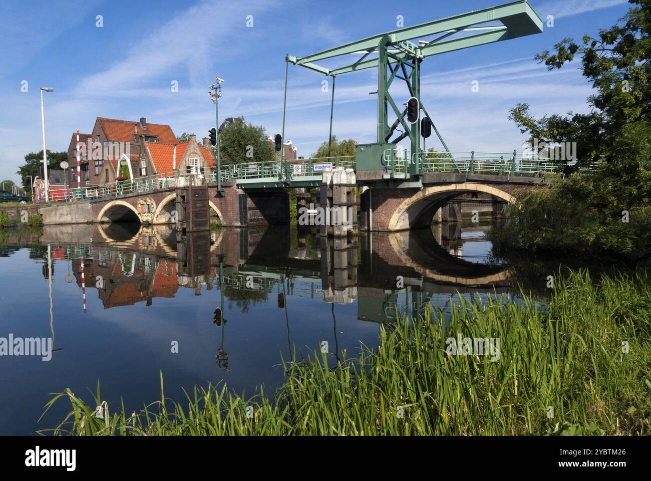 Die Hohe Brücke in den Rotterdam Nachbarschaft Overschie über den Fluss Delfshavense Schie Stockfoto