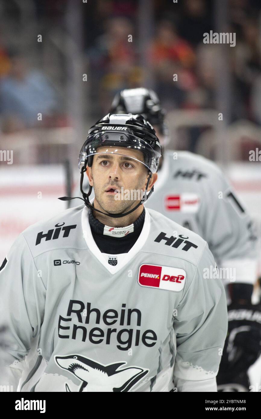 PSD Bank Dome, Düsseldorf, Nordrhein-Westfalen, Nick Bailen (Koelner Haie, #7), PENNY DEL, Duesseldorfer EG-Koelner Haie am 18.10.2024 beim PSD Stockfoto