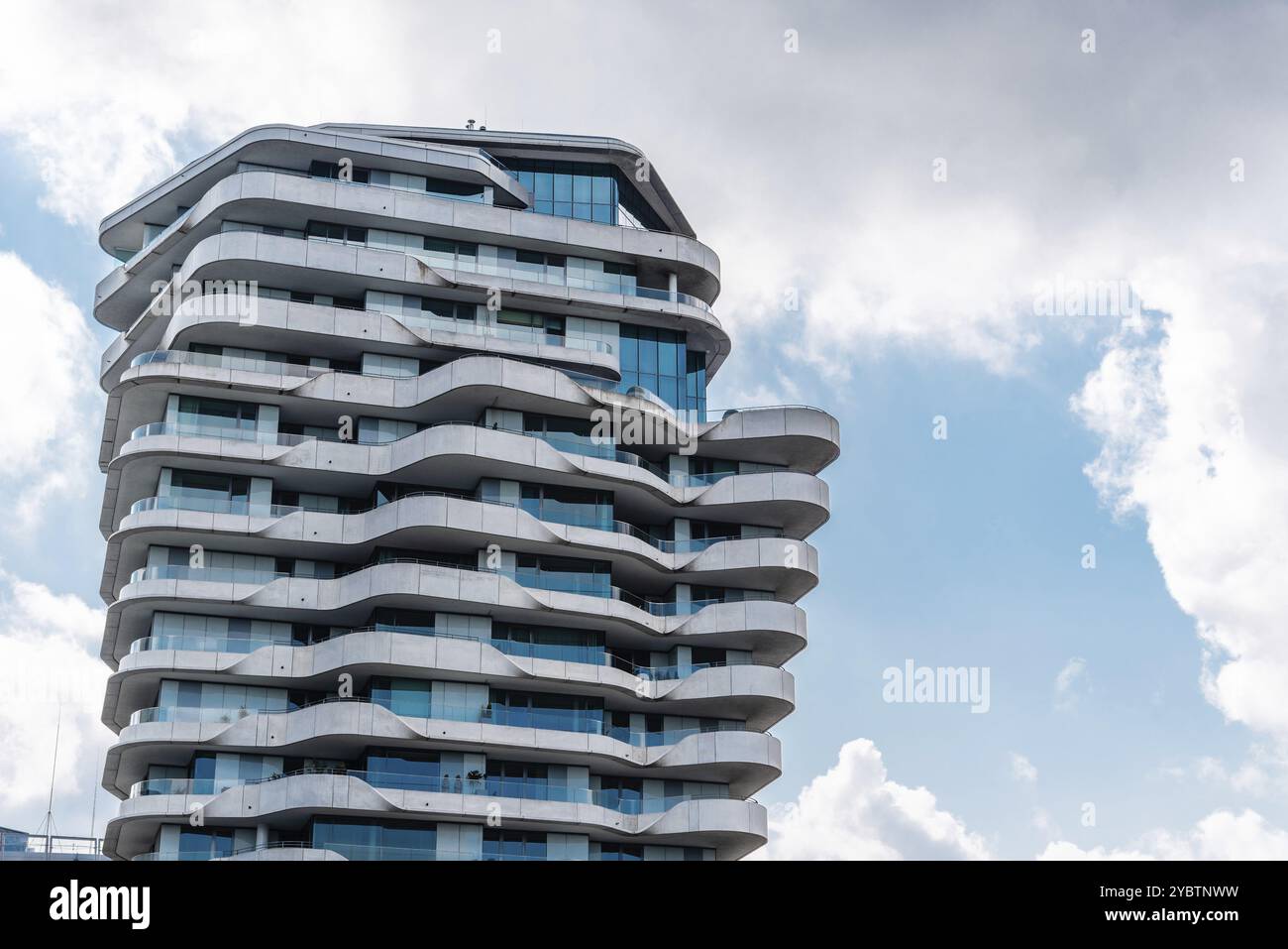 Hamburg, 7. August 2019: Marco Polo Tower. Luxuriöses neues Wohngebäude in der HafenCity in Hamburg, Europa Stockfoto
