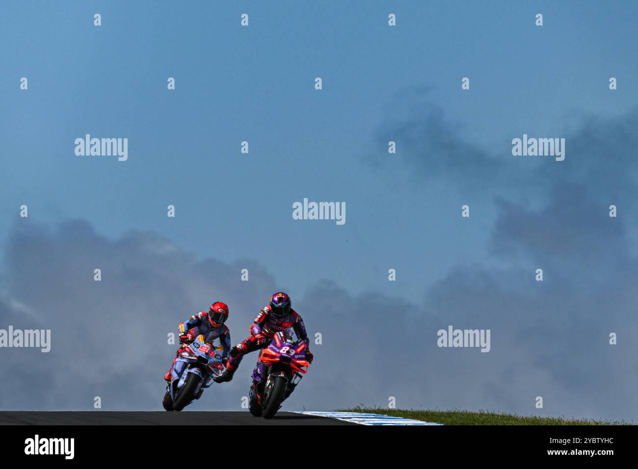 Rennen von Qatar Airways Grand Prix der MotoGP von Australien auf dem Phillip Island Circuit. Australien 20. Oktober 2024 im Bild: Marc Marquez und Jorge Martin Carreras del Gran Premio Qatar Airways de MotoGP de Australia en el circuito de Phillip Island. 20 de Octubre de 2024 POOL/MotoGP.com/Cordon Pressebilder sind nur für redaktionelle Zwecke bestimmt. Obligatorischer Vermerk: © MotoGP.com Credit: CORDON PRESS/Alamy Live News Stockfoto