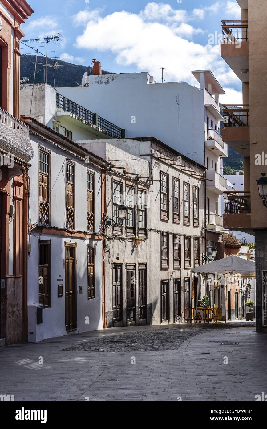 Icod de los Vinos, Spanien, 12. August 2021: Malerischer Blick auf die Altstadt von Icod de los Vinos, Teneriffa, Kanarische Insel, Europa Stockfoto