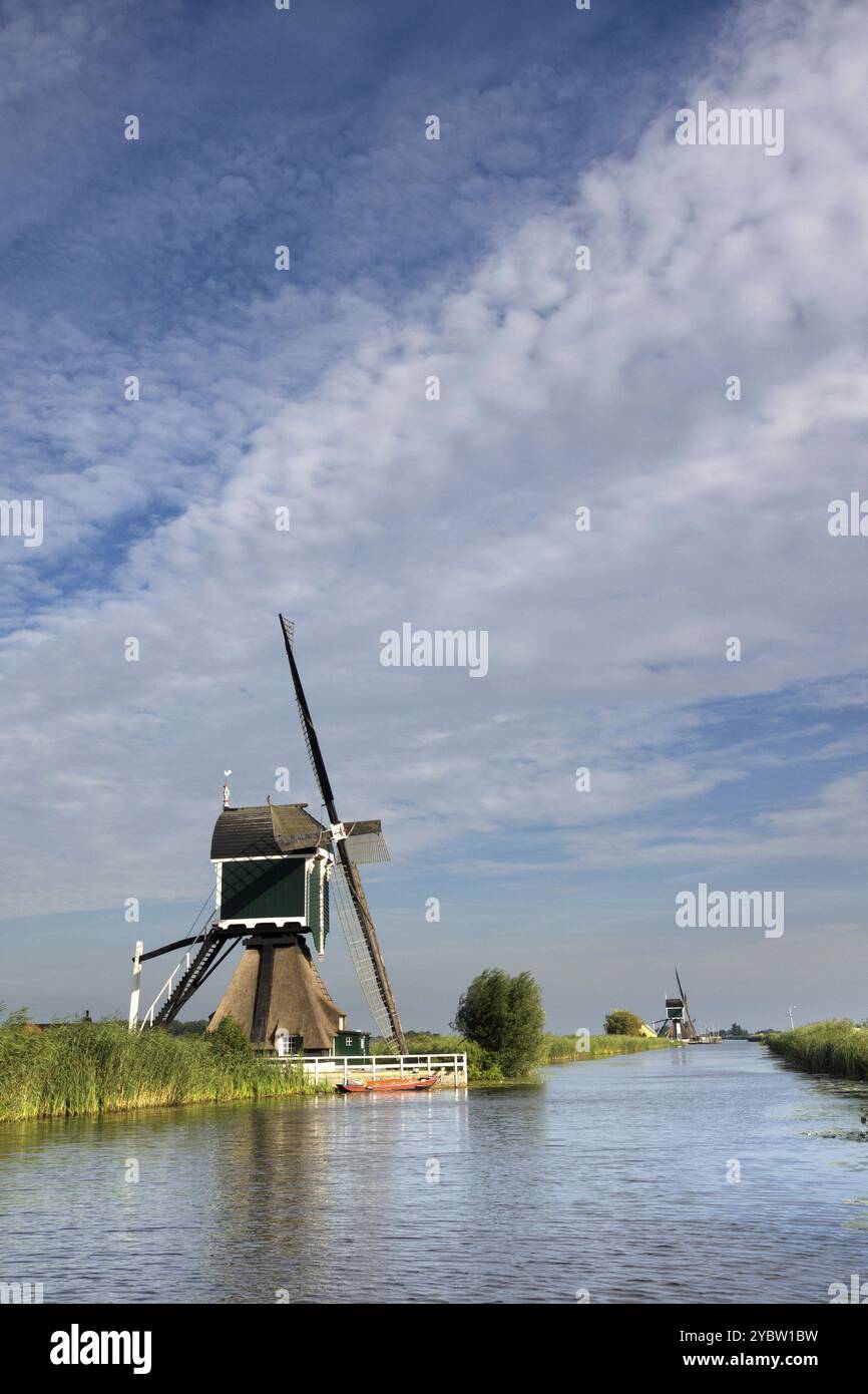 Windmühle die Gelkenesmolen bei Groot-Ammers ist eine der vier Windmühlen entlang des Ammerschen Boezem-Kanals Stockfoto