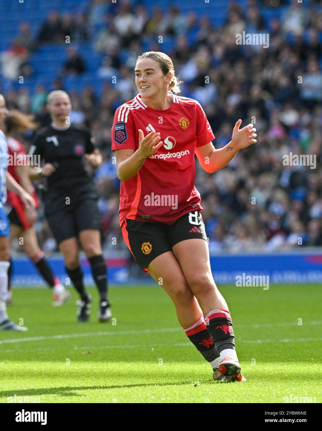 Brighton UK 19. Oktober 2024 - Grace Clinton von Manchester United während des Barclays Women's Super League Fußballspiels zwischen Brighton & Hove Albion und Manchester United im American Express Stadium , Brighton : Credit Simon Dack /TPI/ Alamy Stockfoto