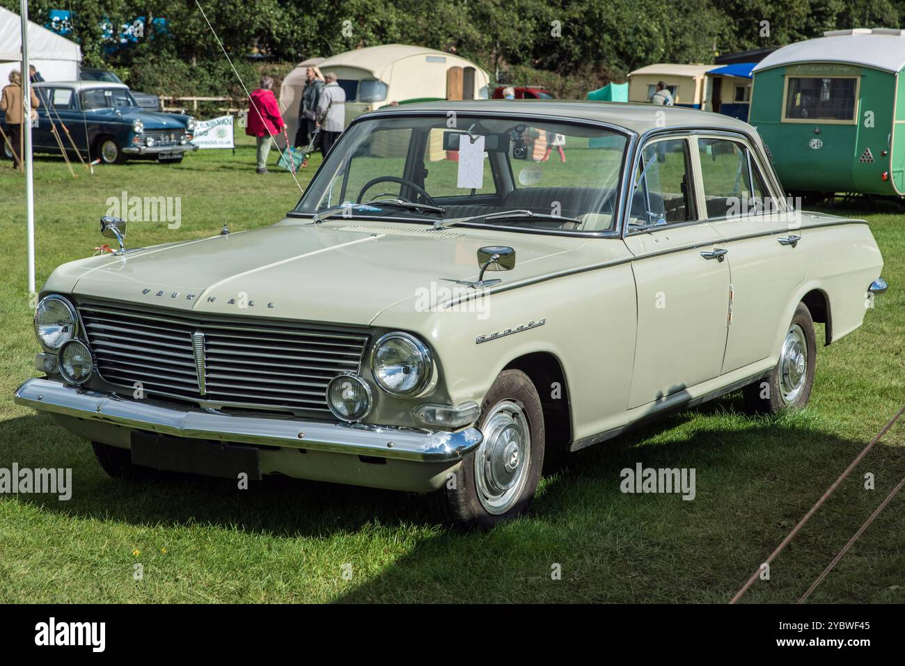 Eine 1963er Vauxhall Cresta in Creme Stockfoto