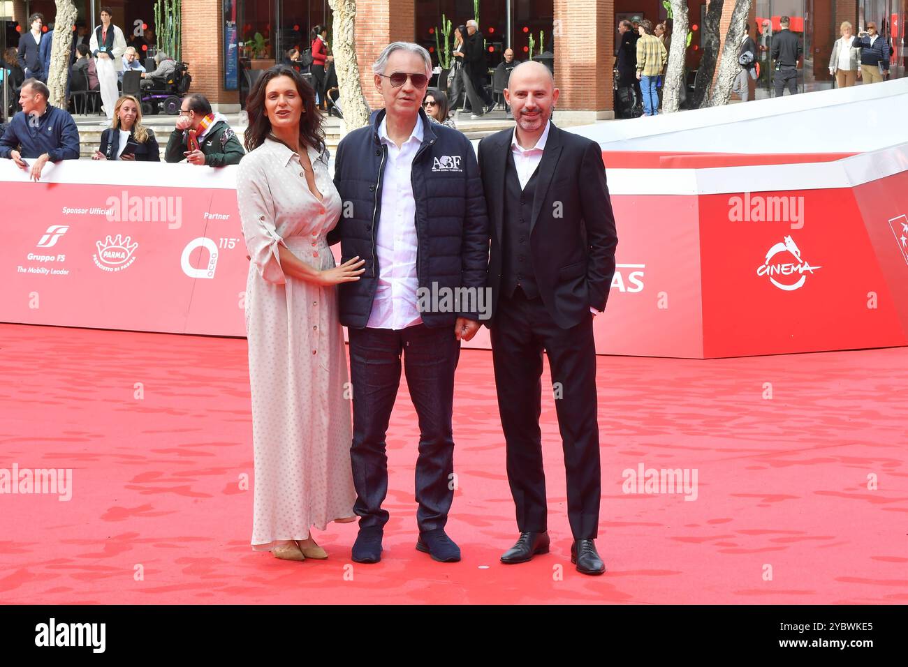 Roma Cinema Fest 2024 . Rom Film Fest. Fotoruf Andrea Bocelli 30 : die Feier . Im Bild: Andrea und Veronica Bocelli und Francesco Pasquero Andrea und Veronica Bocelli und Francesco Pasquero Stockfoto