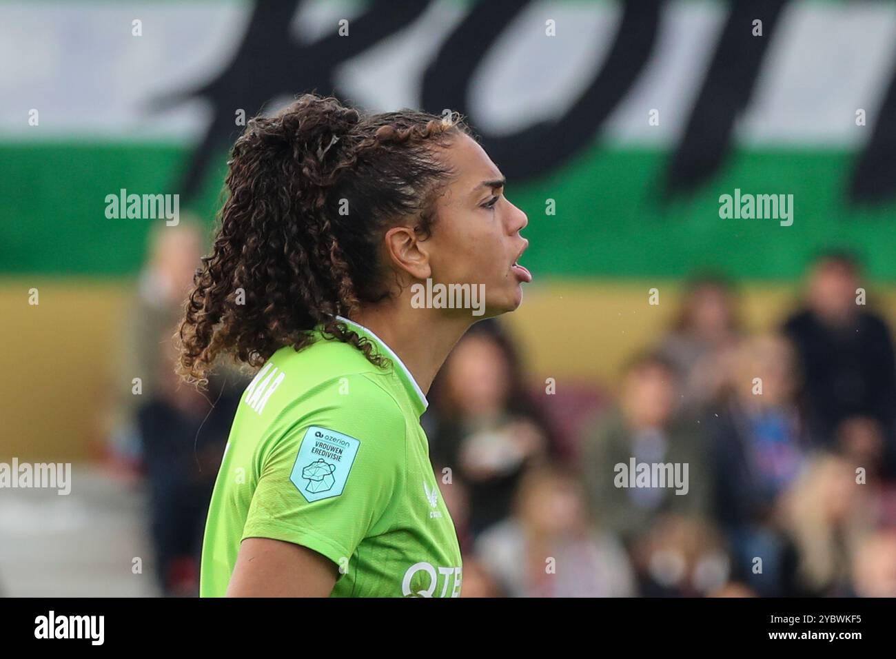 Rotterdam, Niederlande, 20. Oktober 2024: Jacintha Weimar (1. Feyenoord) ruft während des Eredivisie Vrouwen Fußballspiels zwischen Feyenoord und Ajax in Varkenoord in Rotterdam. (Leiting Gao/SPP) Stockfoto