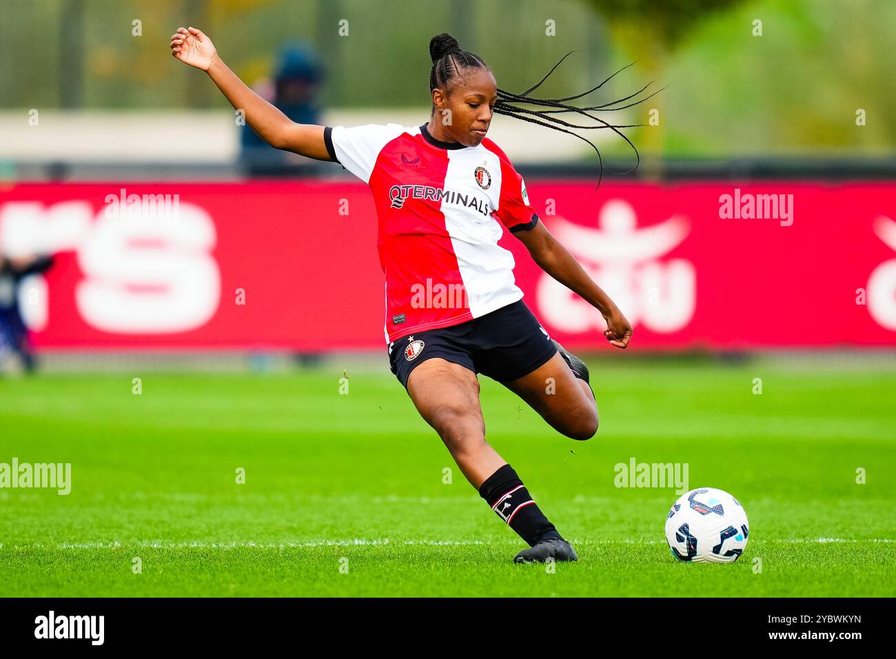 Rotterdam - Celainy Obispo von Feyenoord Rotterdam während der vierten Runde der Azerion Vrouwen Eredivisie in der Saison 2024/2025. Das Spiel findet zwischen Feyenoord V1 und Ajax V1 in Varkenoord am 20. Oktober 2024 in Rotterdam statt. (VK Sportphoto/Danny de Groot) Stockfoto