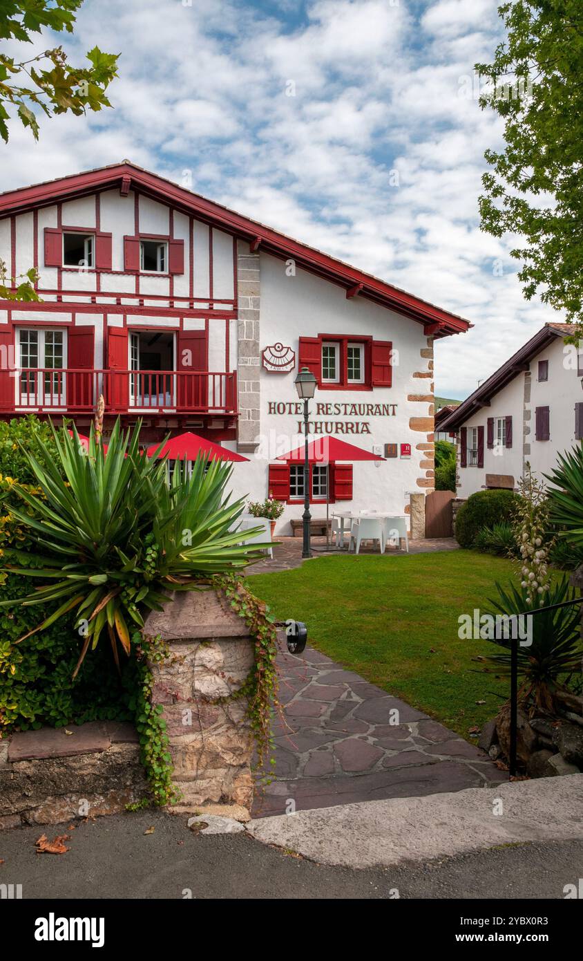Ithurria Hotel und Restaurant, Dorf Ainhoa gelistet als eines der schönsten Dörfer Frankreichs, Baskenland, Pyrenäen-Atlantiques (64); Nouve Stockfoto