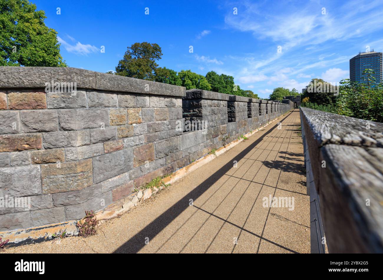 Wehrgang in Cardiff Castle, Wales, Großbritannien Stockfoto