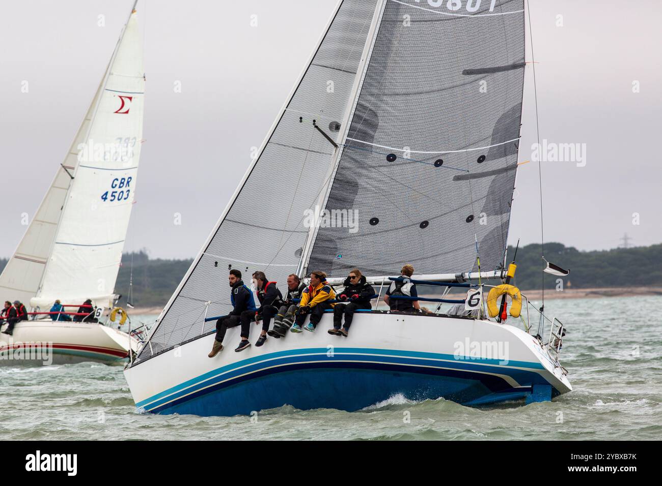 Yachten der IRC Class 6 in der Cowes Week 2022 Stockfoto