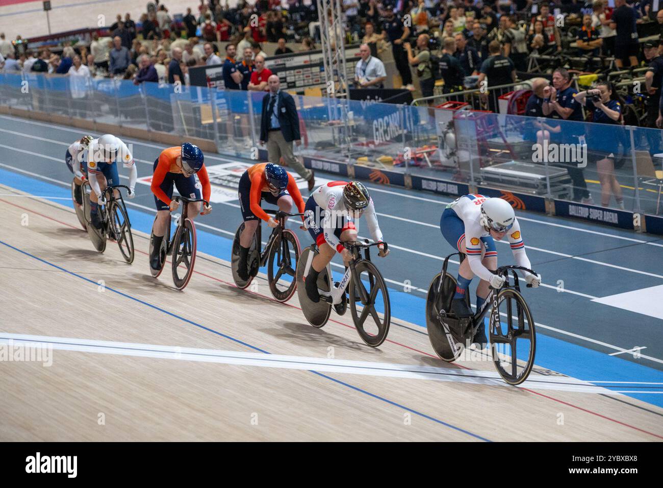 Ballerup, Dänemark. Oktober 2024. BALLERUP, DÄNEMARK - 20. OKTOBER: Hetty van de Wouw aus den Niederlanden, Steffie van der Peet aus den Niederlanden während des 5. Tages der Tissot UCI Track World Championships 2024 in der Ballerup Super Arena am 20. Oktober 2024 in Ballerup, Dänemark. (Foto: Arne Mill/BSR Agency) Credit: BSR Agency/Alamy Live News Stockfoto