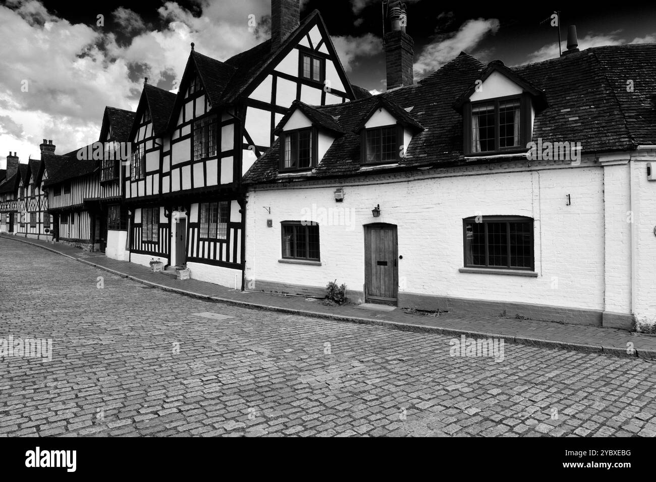 Gebäude aus dem 15. Und 16. Jahrhundert entlang der Mill Street, Warwick Town, Warwickshire, England, Großbritannien Stockfoto