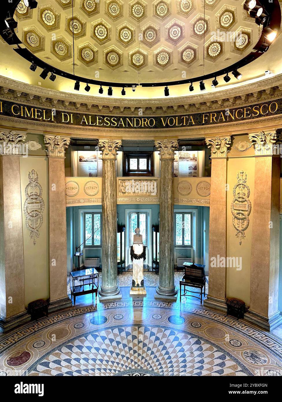 Europa Italien Lombardei Stadt Como tempio Voltiano ein Museum und Gedenkstätte zu Ehren des Lebens des Elektrizitätspioniers Alessandro Volta Interior Stockfoto