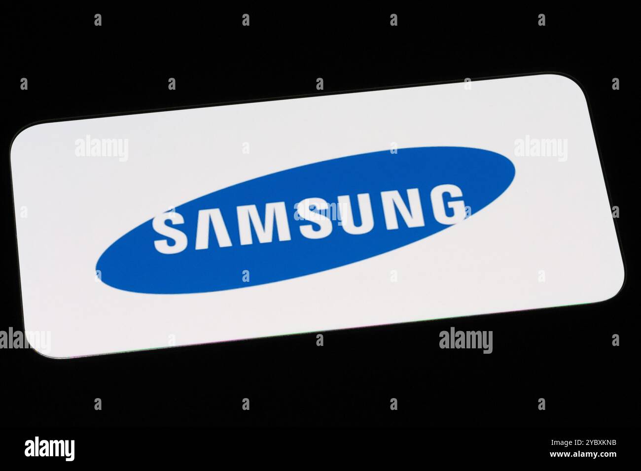 Shanghai, China-20. Okt. 2024: Markenlogo der Firma Samsung Electronics auf dem Telefonbildschirm Stockfoto