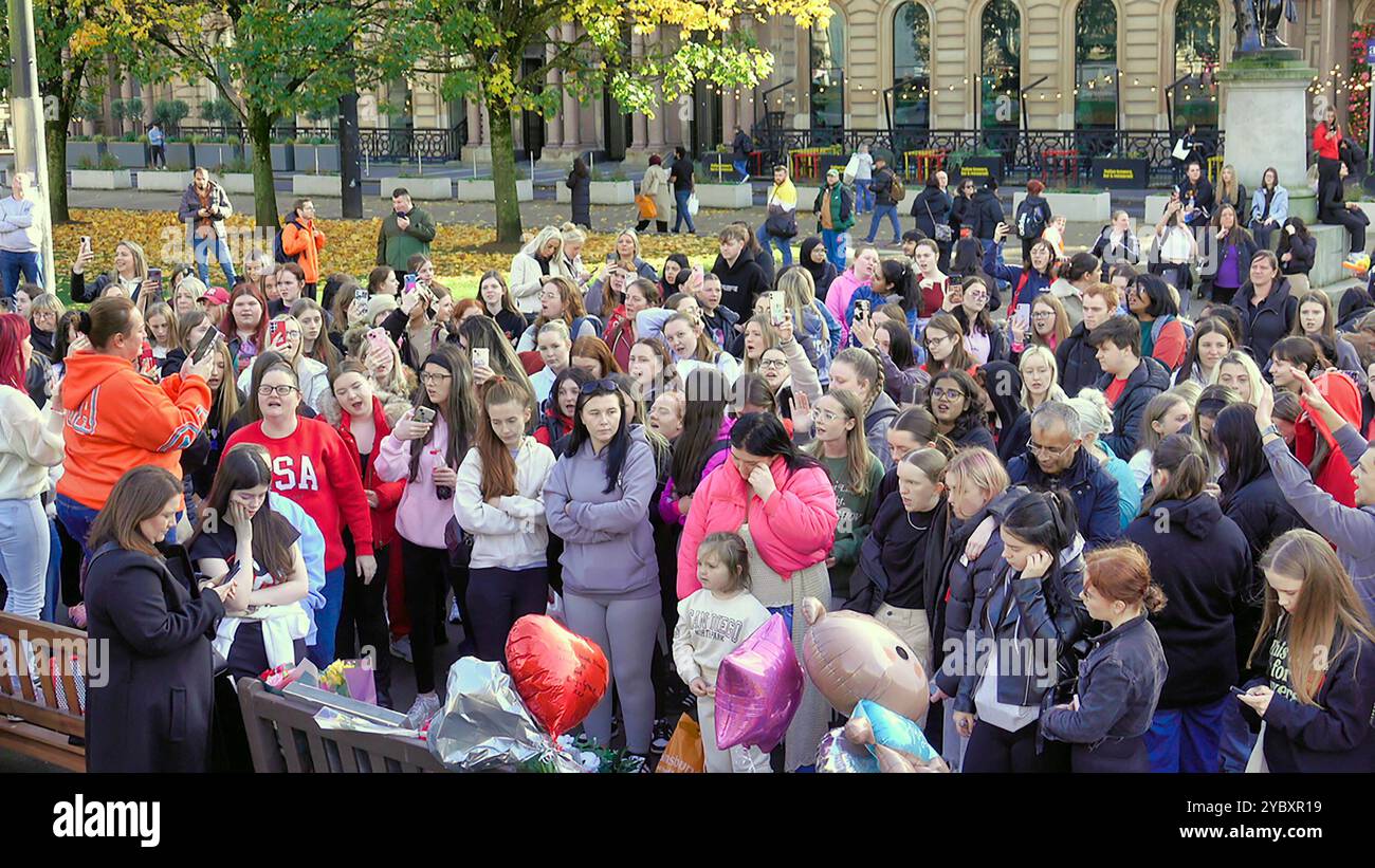 Glasgow, Schottland, Großbritannien. Oktober 2024. Liam Payne Mahnwache am george Square heute Nachmittag. Credit Gerard Ferry /Alamy Live News Stockfoto