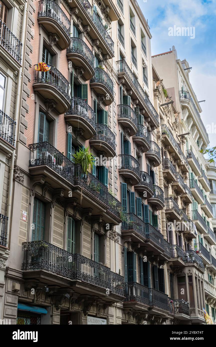 Neoklassizistische Architektur der Gran Via de les Corts Catalanes, Barcelona Stockfoto