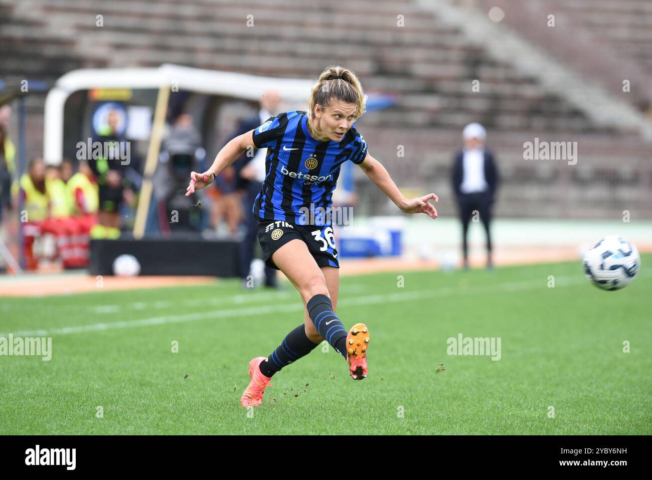 Mailand, Italien. Oktober 2024. MICHELA CAMBIAGHI vom FC Internazionale in Aktion während des Spiels gegen die Juventus Women's Soccer Series A 2024/2025 (Foto: © Ervin Shulku/ZUMA Press Wire) NUR ZUR REDAKTIONELLEN VERWENDUNG! Nicht für kommerzielle ZWECKE! Stockfoto
