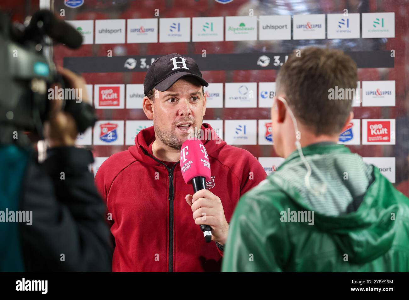 Marc Unterberger (SpVgg Unterhaching, Chef-Trainer) beim Interview vor dem Spiel, SpVgg Unterhaching vs. TSV 1860 München, Fussball, 3. Liga, 10. Spieltag, Saison 2024/2025, 20.10.2024, DFL-VORSCHRIFTEN VERBIETEN JEDE VERWENDUNG VON FOTOGRAFIEN ALS BILDSEQUENZEN, Foto: Eibner-Pressefoto/Jenni Maul Stockfoto