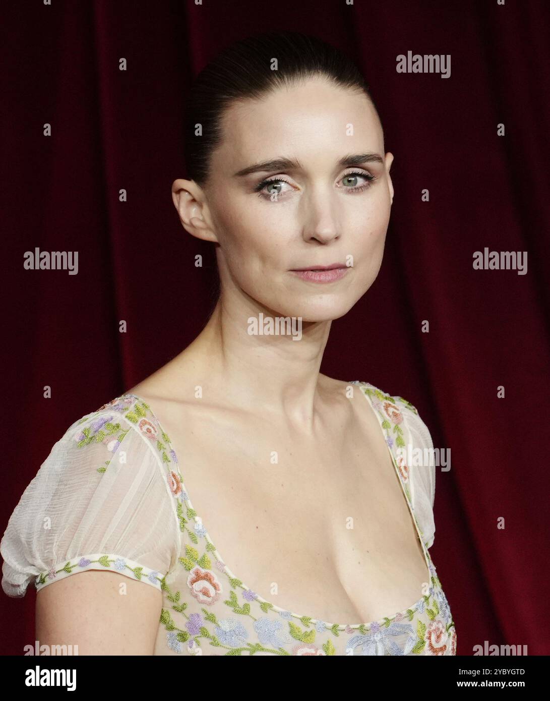 Los Angeles, USA. Oktober 2024. Rooney Mara trifft am Samstag, den 19. Oktober 2024, auf der 4. Jährlichen Academy Museum Gala im Academy Museum of Motion Pictures in Los Angeles ein. (Foto: Sthanlee B. Mirador/SIPA USA) Credit: SIPA USA/Alamy Live News Stockfoto