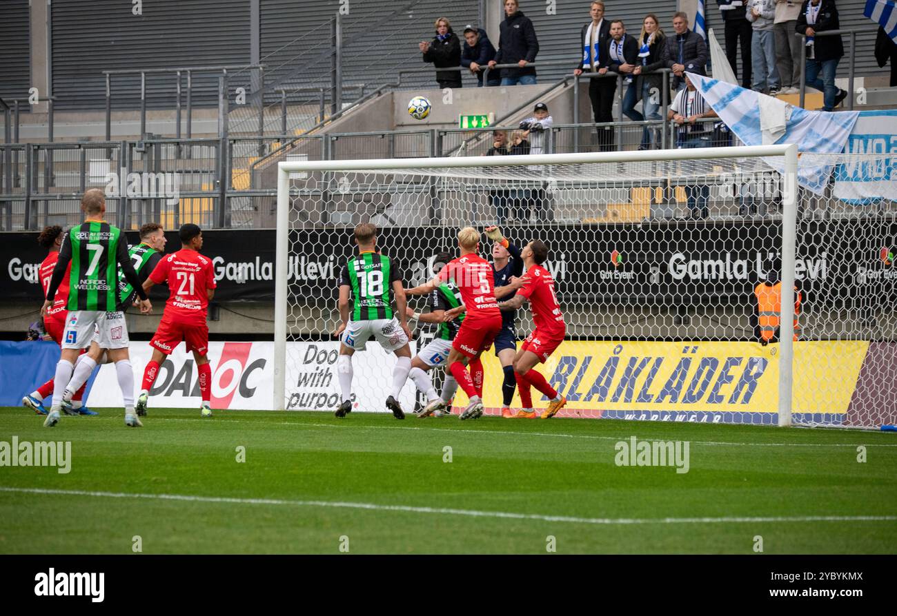 Göteborg, Schweden. Oktober 2024. Torchance für GAIS in der ersten Spielhälfte gegen IFK Värnamo. Quelle: Per Ljung/Alamy Live News Stockfoto