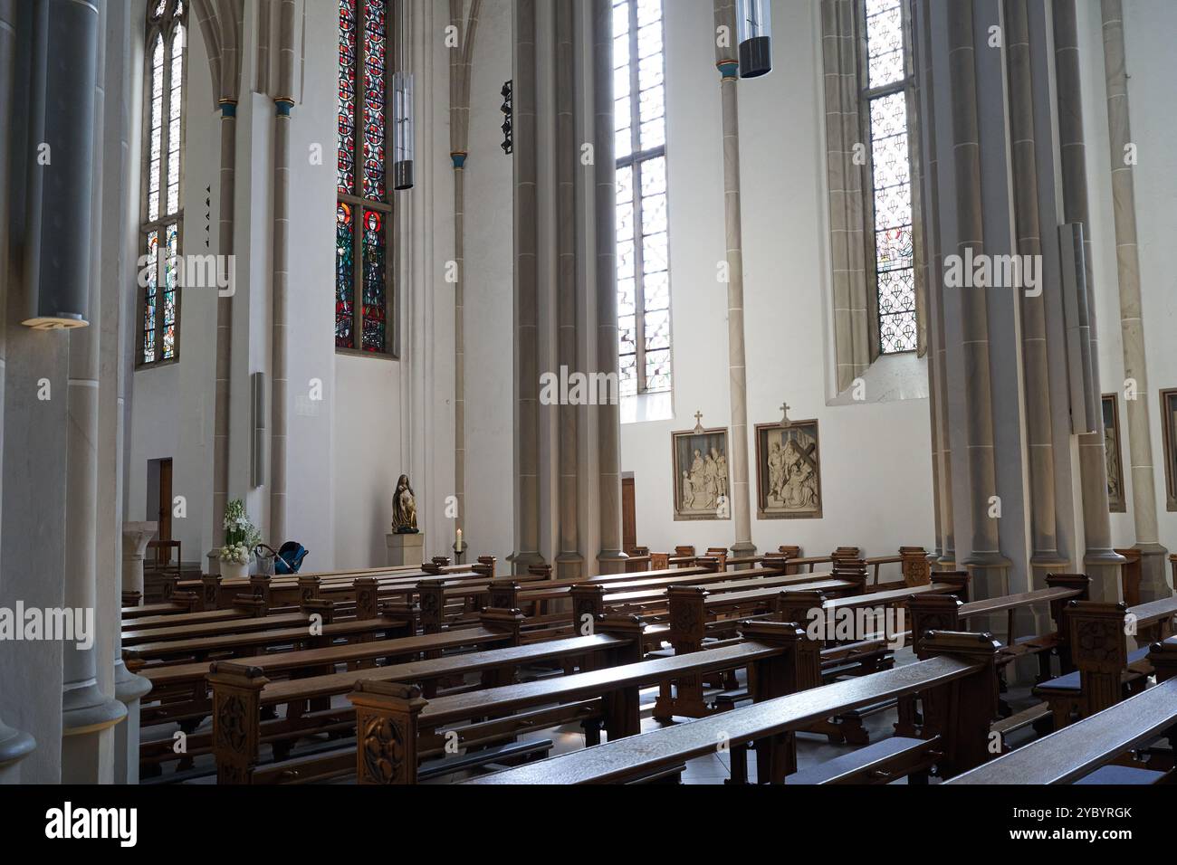 Bremen, Deutschland - 1. September 2024 - Johanniskirche im Stadtteil Schnoor an einem sonnigen Sommertag Stockfoto