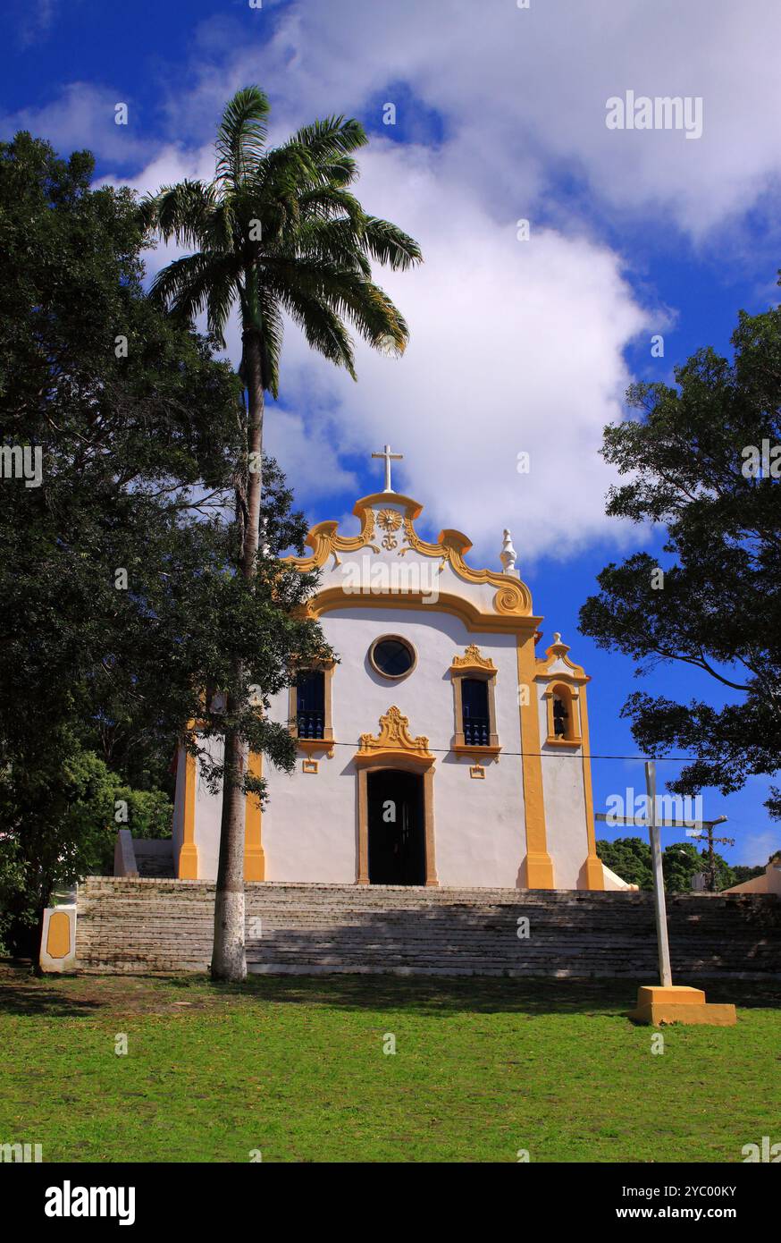 Brasilien, Bundesstaat Pernambuco, Insel Fernando de Noronha und Meeresschutzgebiet. UNESCO-Weltkulturerbe. Portugiesische Barockkirche im Kolonialstil. Stockfoto