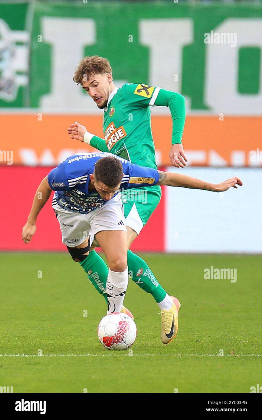 Wien, Österreich. Oktober 2024. WIEN, ÖSTERREICH - 20. OKTOBER: Donis Avdijaj aus Hartberg und Christoph lang aus Rapid während des Admiral-Bundesliga-Spiels zwischen SK Rapid und TSV Egger Glas Hartberg im Allianz Stadion am 20. Oktober 2024 in Wien.241020 SEPA 29 048 - 20241020 PD17062 Credit: APA-PictureDesk/Alamy Live News Stockfoto