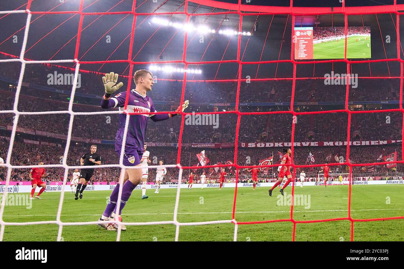 Alexander Nuebel, Nuebel, VFB 33 im Spiel FC BAYERN MÜNCHEN - VFB STUTTGART 4-0 am 19. Oktober 2024 in München. Saison 2024/2025, 1.Bundesliga, FCB, München, Spieltag 7, 7.Spieltag Fotograf: ddp Images/STAR-Images - DFL-VORSCHRIFTEN VERBIETEN JEDE VERWENDUNG VON FOTOS als BILDSEQUENZEN und/oder QUASI-VIDEO - Credit: ddp Media GmbH/Alamy Live News Stockfoto