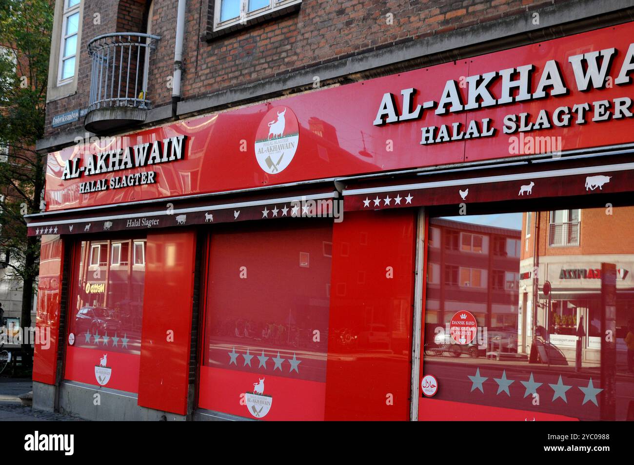 Kopenhagen/Dänemark/20. Oktober 2024/ Al-Akhawain Halal-Metzger im Gebiet norrebro der dänischen Hauptstadt Cpenhagen. (Foto. Francis Joseph Dean/Dean Pictures) (nicht für kommerzielle Zwecke) Stockfoto