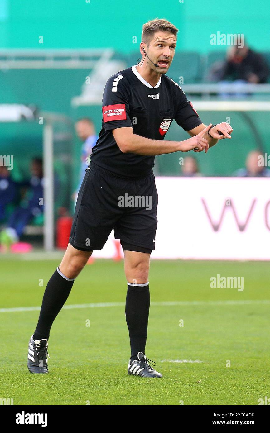 Wien, Österreich. Oktober 2024. WIEN, ÖSTERREICH - 20. OKTOBER: Schiedsrichter Christopher Jaeger während des Admiral-Bundesliga-Spiels zwischen SK Rapid und TSV Egger Glas Hartberg im Allianz Stadion am 20. Oktober 2024 in Wien.241020 SEPA 29 051 - 20241020 PD17491 Credit: APA-PictureDesk/Alamy Live News Stockfoto