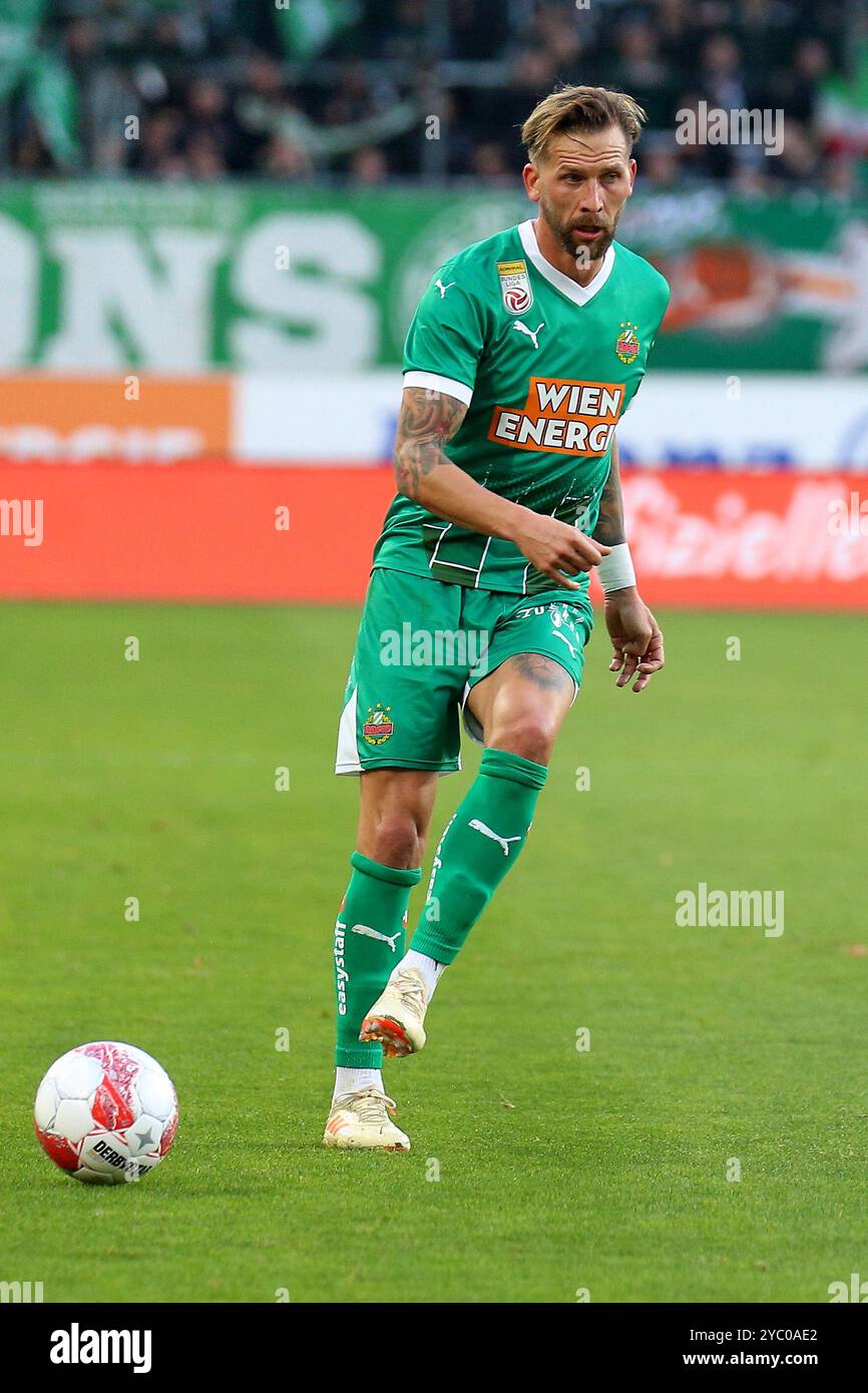Wien, Österreich. Oktober 2024. WIEN, ÖSTERREICH - 20. OKTOBER: Guido Burgstaller von Rapid hat den Ball während des Admiral-Bundesliga-Spiels zwischen SK Rapid und TSV Egger Glas Hartberg im Allianz Stadion am 20. Oktober 2024 in Wien.241020 SEPA 29 061 - 20241020 PD17492 Credit: APA-PictureDesk/Alamy Live News Stockfoto