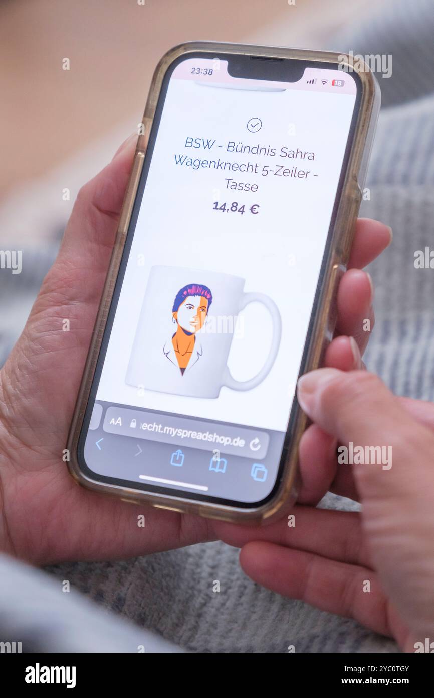 Persönlichkeitskult um Sahra Wagenknecht in ihrem Webshop Stockfoto