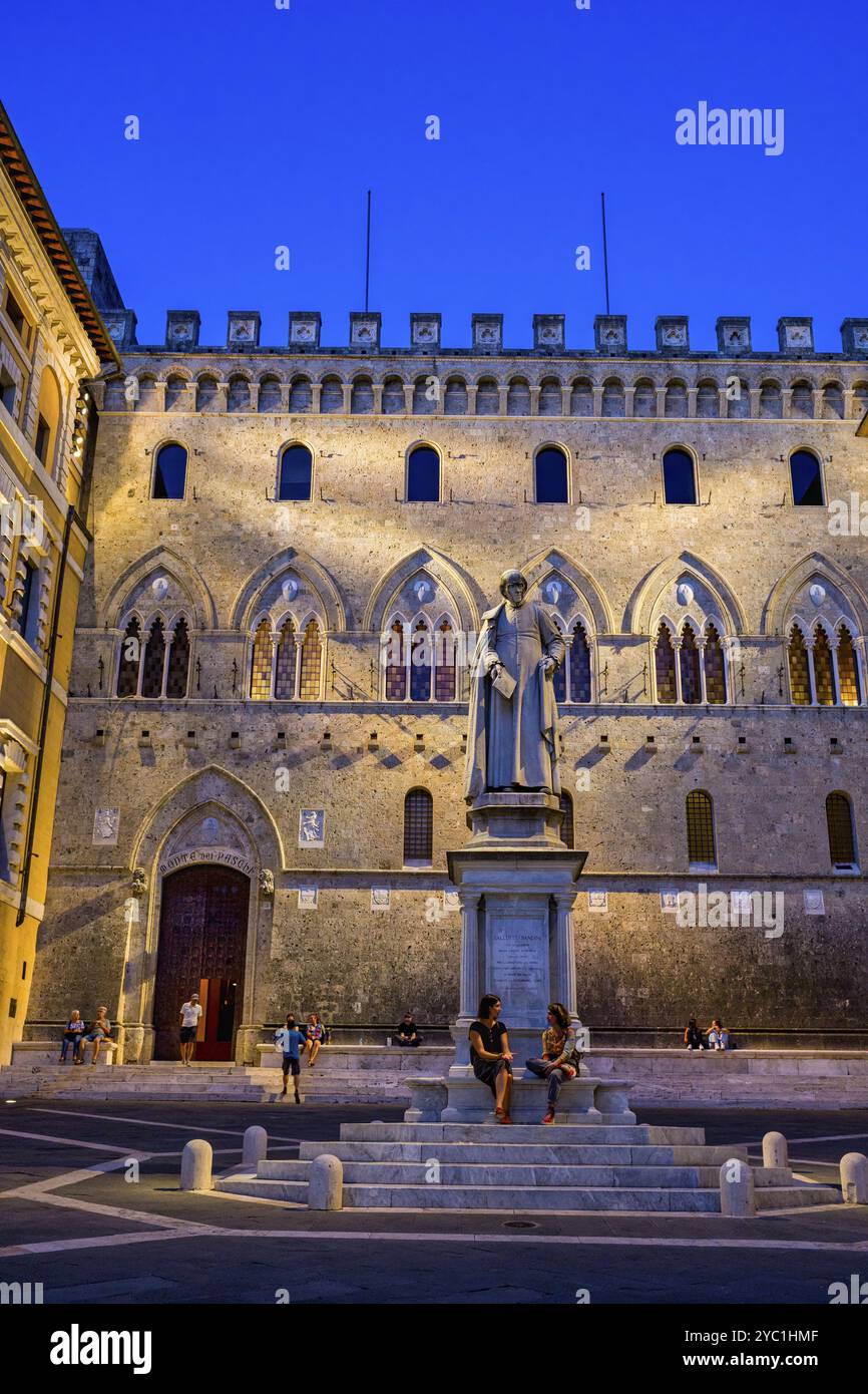 Piazza Salimbeni, Siena, Toskana, Italien, Europa Stockfoto