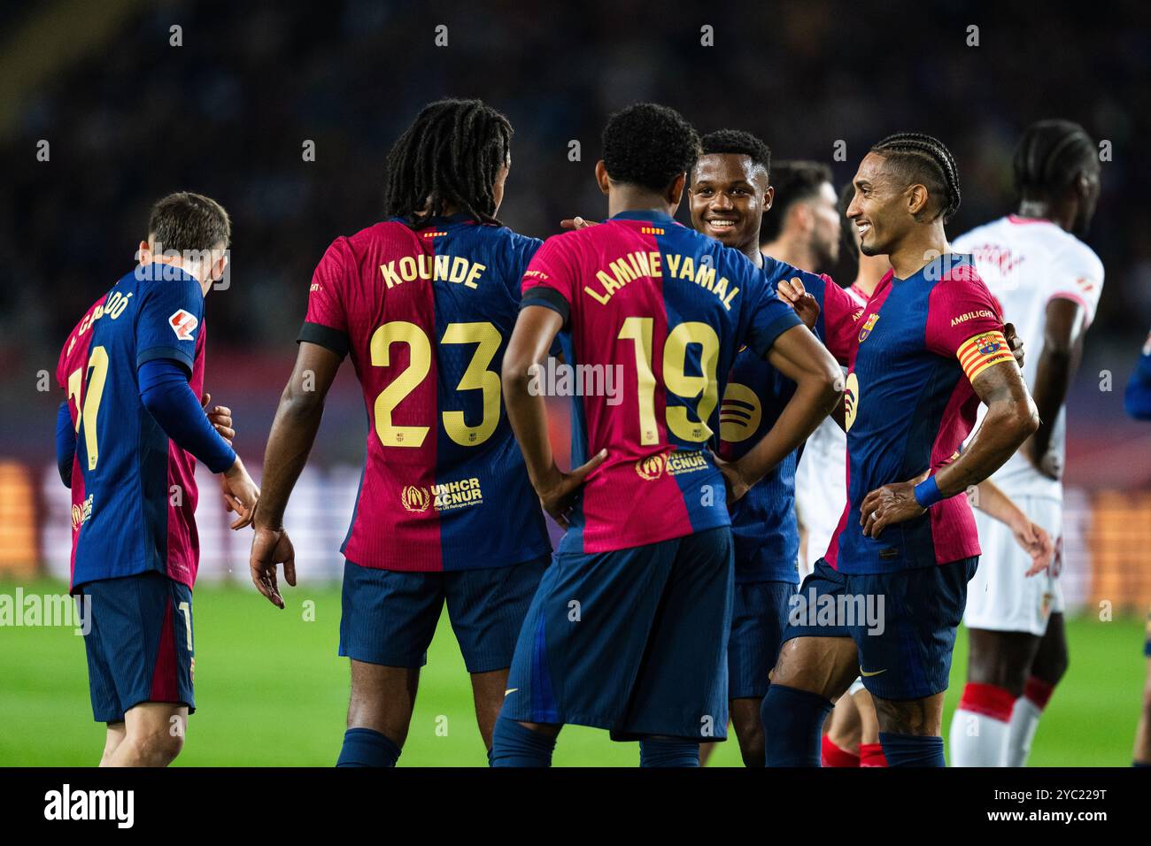 Barcelona, Spanien, 20. Oktober 2024. Spanische LaLiga EA Sports: FC Barcelona gegen Sevilla FC. (19) Lamine Yamal, (23) Jules Kounde, (10) Ansu Fati und (11) Raphinha Credit: Joan G/Alamy Live News Stockfoto