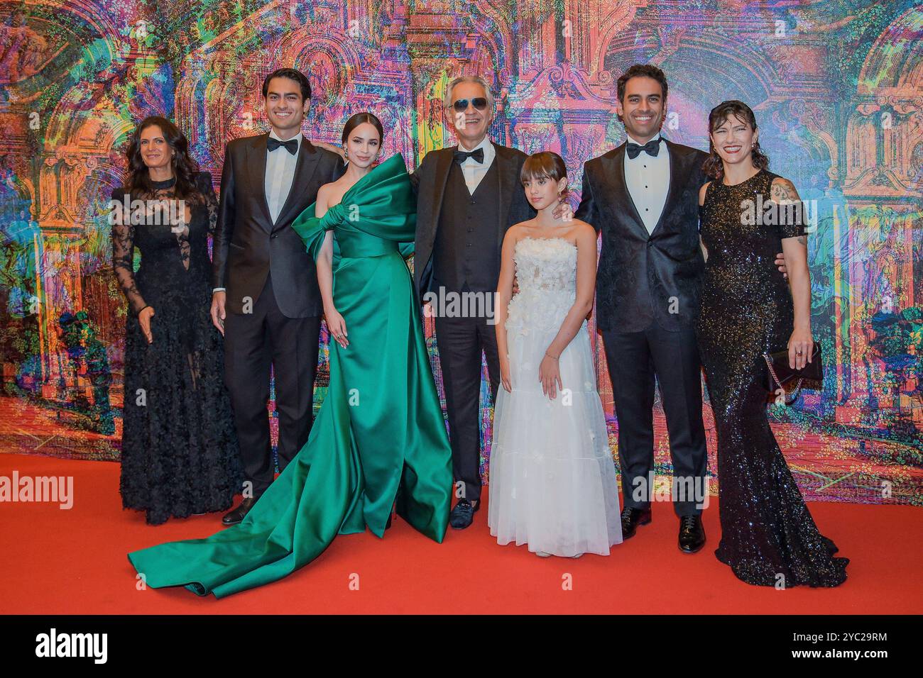 Italien, Rom, 20. Oktober 2024: 19. Rom Film Festival 2024. Andrea Bocelli 30 - The Celebration" - Roter Teppich Im Bild: Veronica Bocelli, Matteo Bocelli, Sofia Carson, Andrea Bocelli, Virginia Bocelli, Amos Bocelli und Sängerin Elisa Foto © Fabio Mazzarella/Sintesi/Alamy Live News Stockfoto