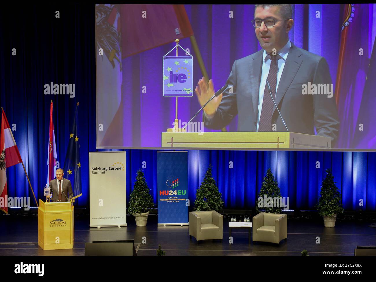 Salzburg, Österreich, Österreich. Oktober 2024. HRISTIJAN MICKOSKI, Premierminister von Nordmazedonien, spricht auf dem 20. Salzburg Europa-Gipfel, einem Treffen, bei dem Vertreter und führende Vertreter der 27 europäischen Staaten zusammenkommen. Premierminister MICKOSKI brachte die tiefe Frustration zum Ausdruck, da die Anpassungen für Nordmazedonien, die sich jedes Jahr ändern, demütigend und unwiderruflich geworden sind, und dass das Misstrauen, nachdem fast 20 Jahrzehnte auf die Aufnahme in die EU gewartet worden waren, zunimmt. Dies war Teil einer Diskussion über die Reform und Erweiterung der EU, die von den meisten EU-staaten unterstützt wurde. Quelle: ZUMA Press, Inc Gutschrift: Stockfoto